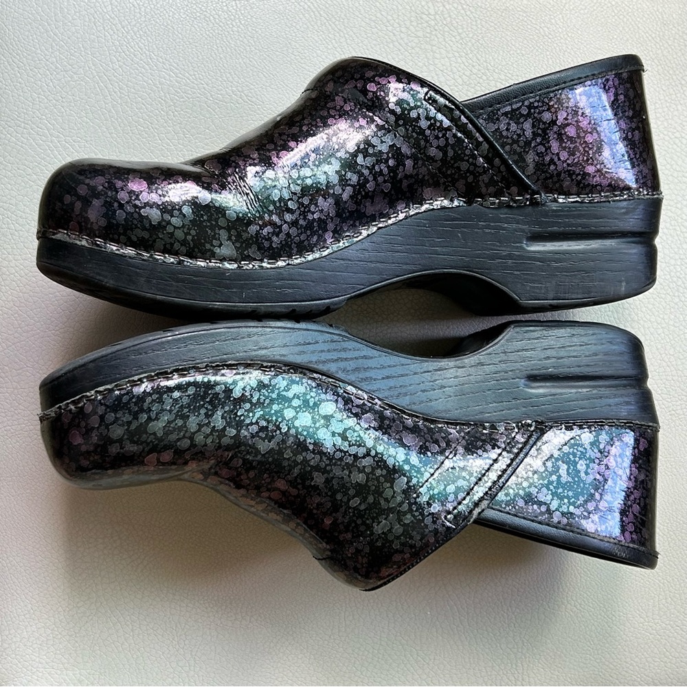 Dansko Black Patent Leather Iridescent Water Drop Pattern Clog Size 40 EU/ 10 US - Picture 6 of 11